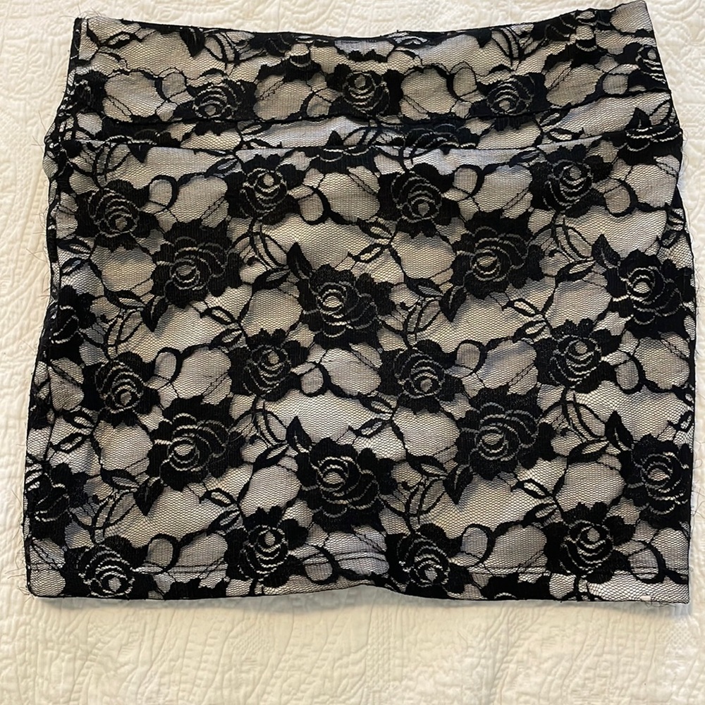 Bodycon floral kirt.